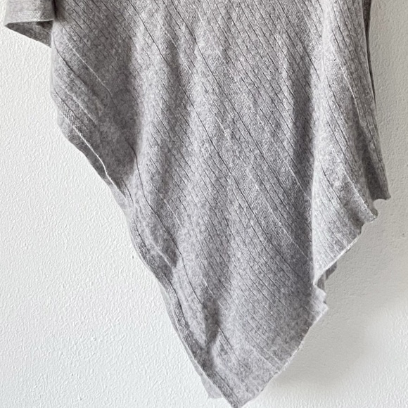 27 Miles Malibu Travel Cowl Neck Poncho Minimalist Light Gray 100% Cashmere - Picture 10 of 13